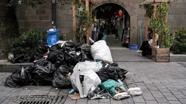 İzmir koktu vatandaş isyanda! Salgın hastalık riski kapıda